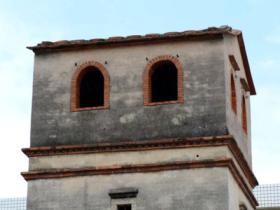 实拍厦门神秘娃娃楼四面卖萌