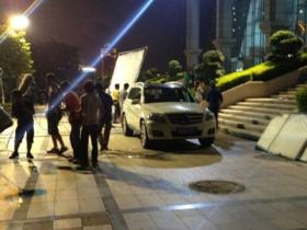 电视剧《等待绽放》正在诚毅学院取景