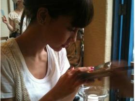 厦门女子玩触屏磨坏手指 严重可致永远伤残