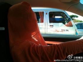 厦门现挑战紫外线的橘子女超人