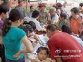 厦门灌口霸气啊嫲:一脚踢翻盗贼摩托车