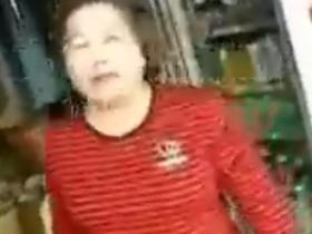 台湾很火的阿嬤台语骂街 笑屎了