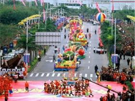 2012厦门花车全城巡游:今晚湖里日