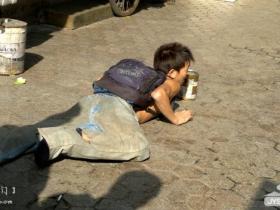 厦门职业乞丐现形记:用镜头卸下"乞丐"的伪装