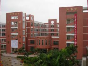 厦门有一个地方叫海沧,有一所学校叫海沧中学